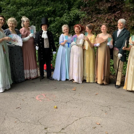 Gruppenbild der Tänzer in Kostümen