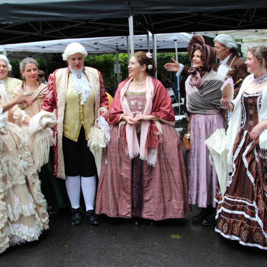 Gruppenbild der Tänzer in ihren Kostümen