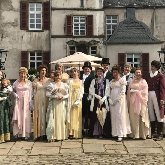 Gruppenbild der Tänzer im 19. Jahrhundert Stil