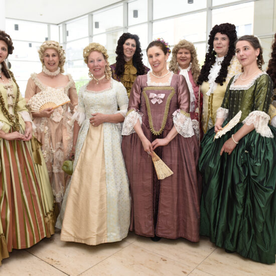 Gruppenbild der Tänzer in ihren Kostümen